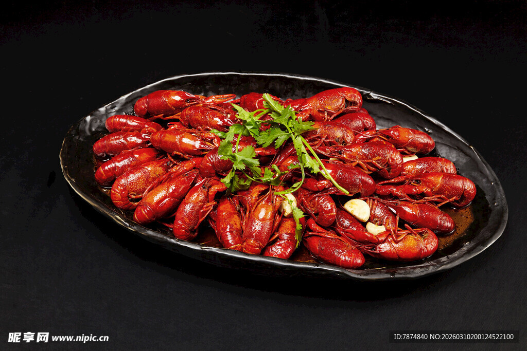 美味小龙虾摆盘精致