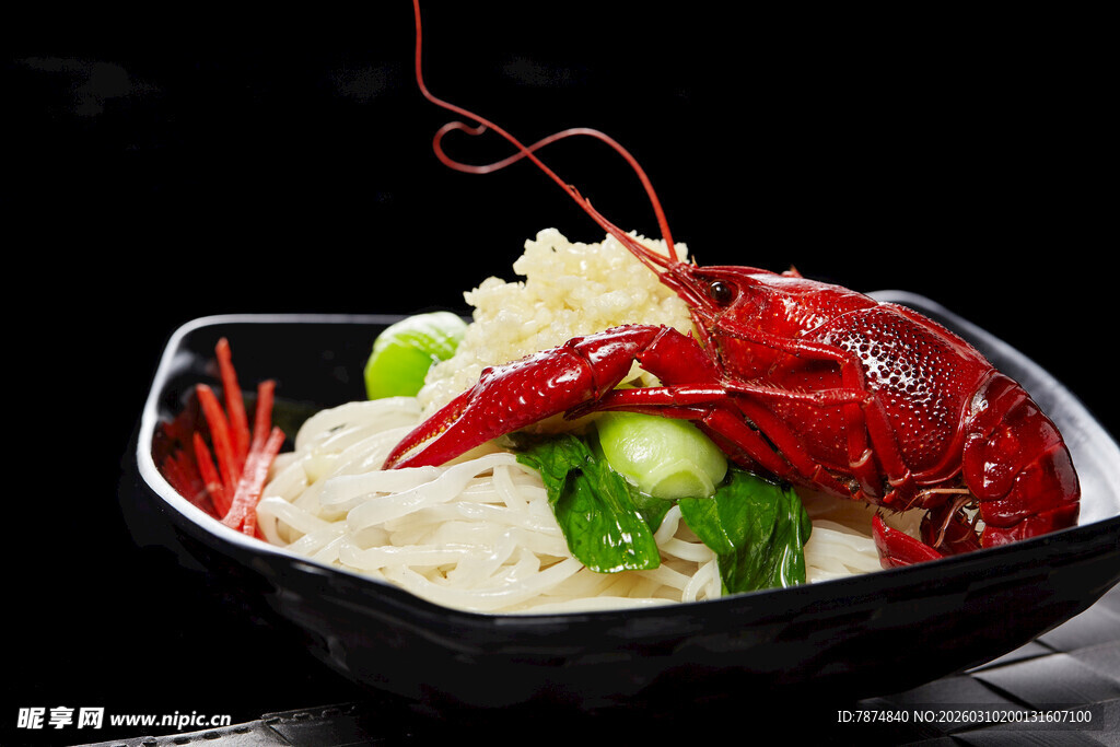 麻辣小龙虾配时蔬
