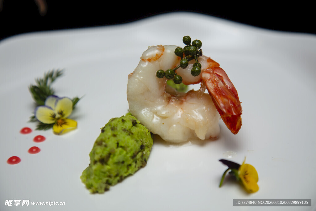 精致虾仁牛油果摆盘