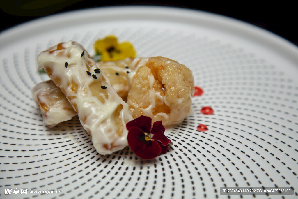 精致摆盘的创意美食