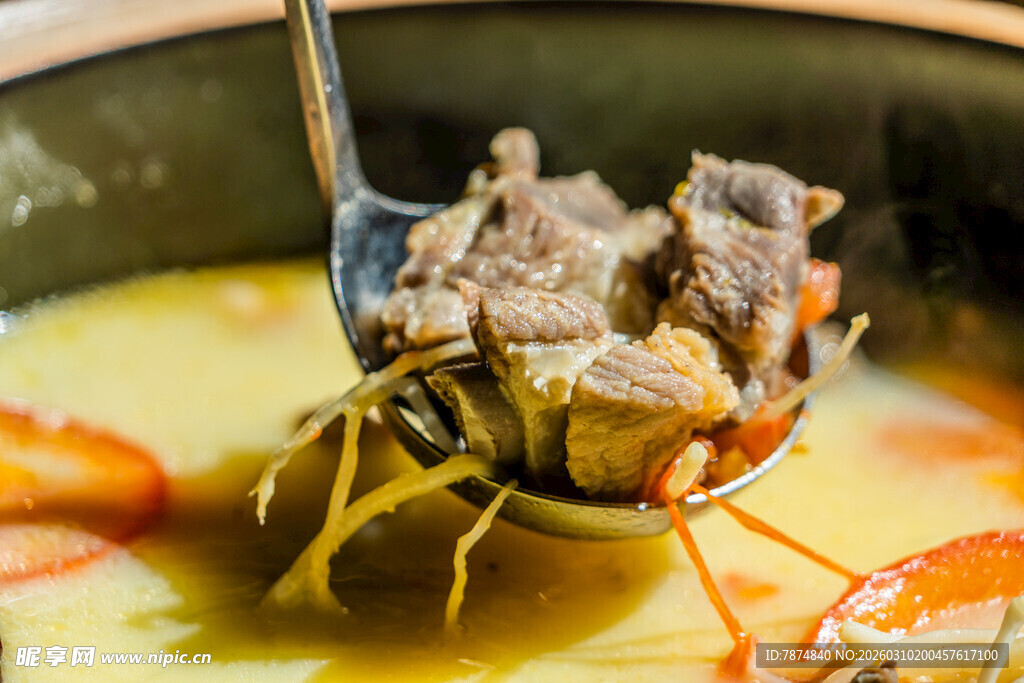 鲜香牛肉海鲜火锅一勺捞