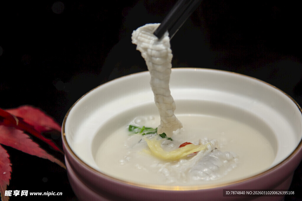 香浓米糊正被舀起
