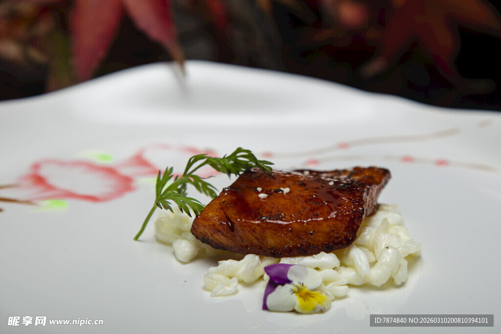 精致摆盘的美味佳肴