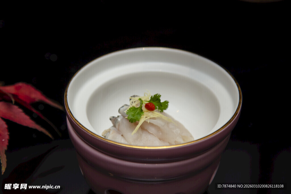 精致汤品配点缀