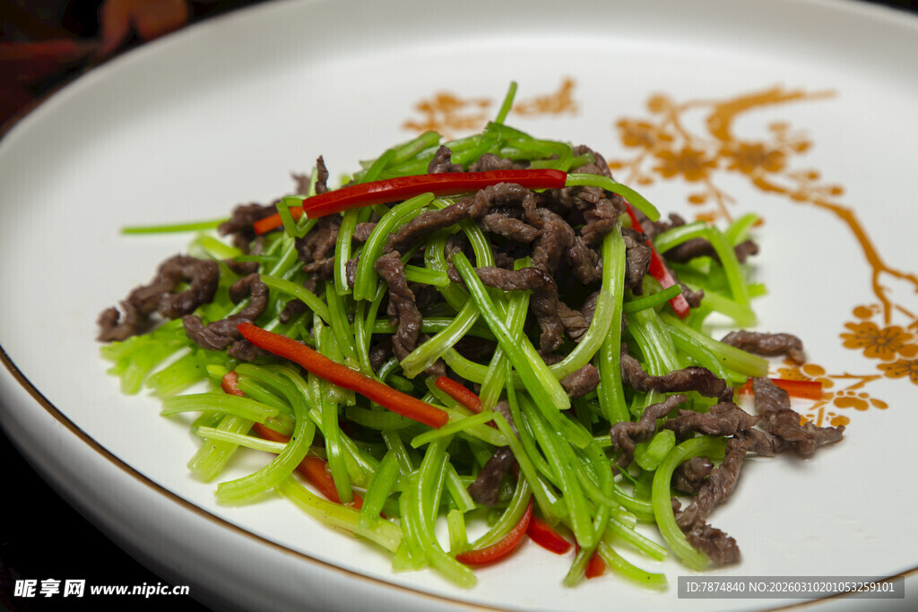 凉拌海茸丝配翠绿蔬菜