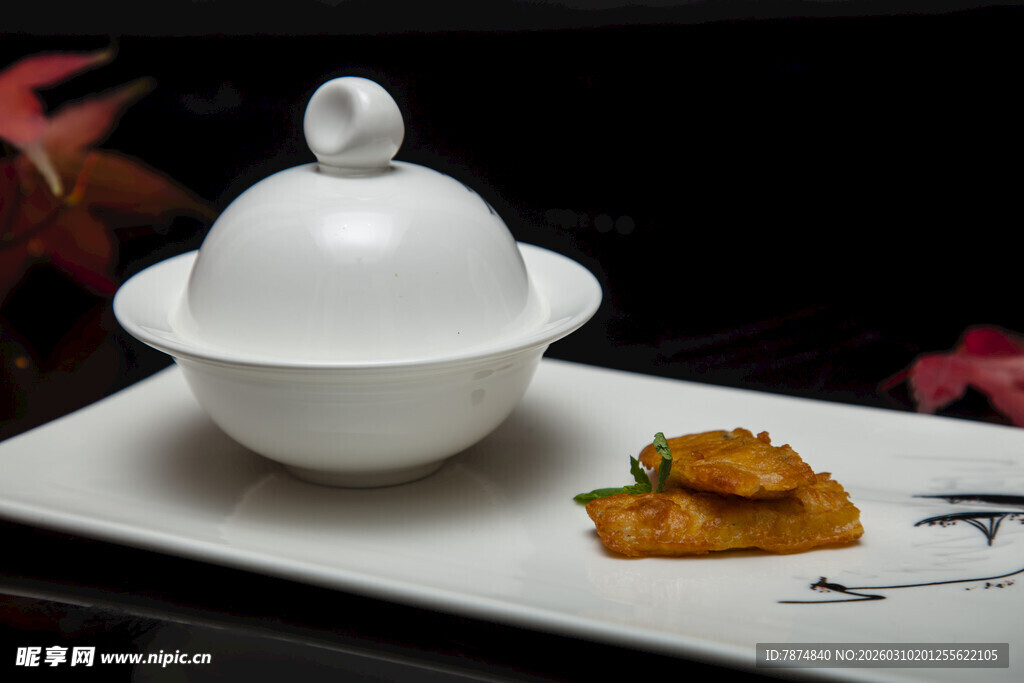 精致中式盖碗配特色小菜