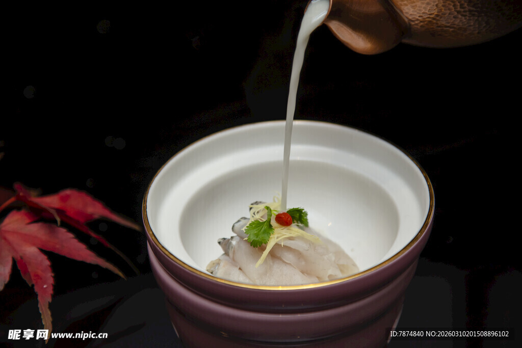 精致美食浇汁瞬间