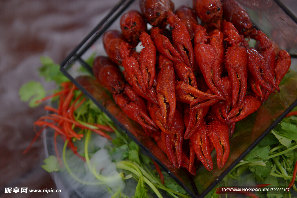 美味小龙虾堆叠摆盘