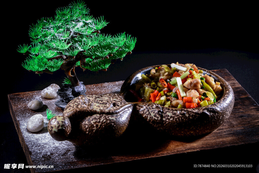 中式创意摆盘美食与盆景