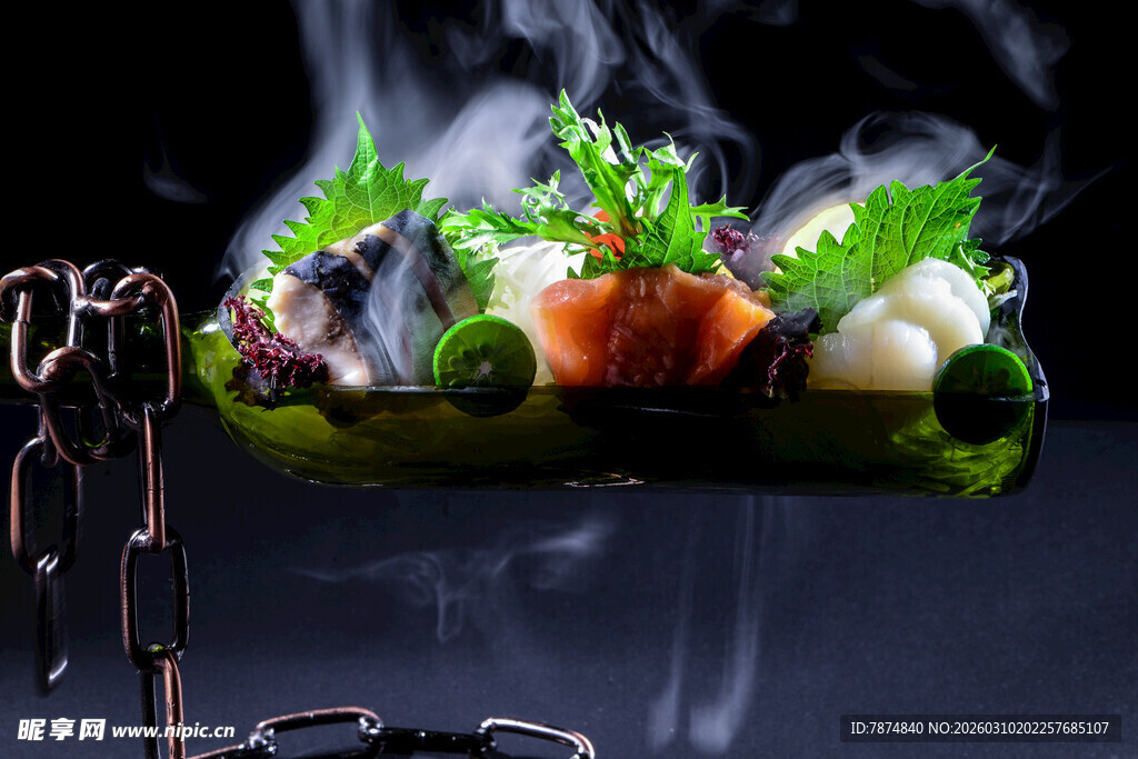 创意摆盘的精致烟熏美食