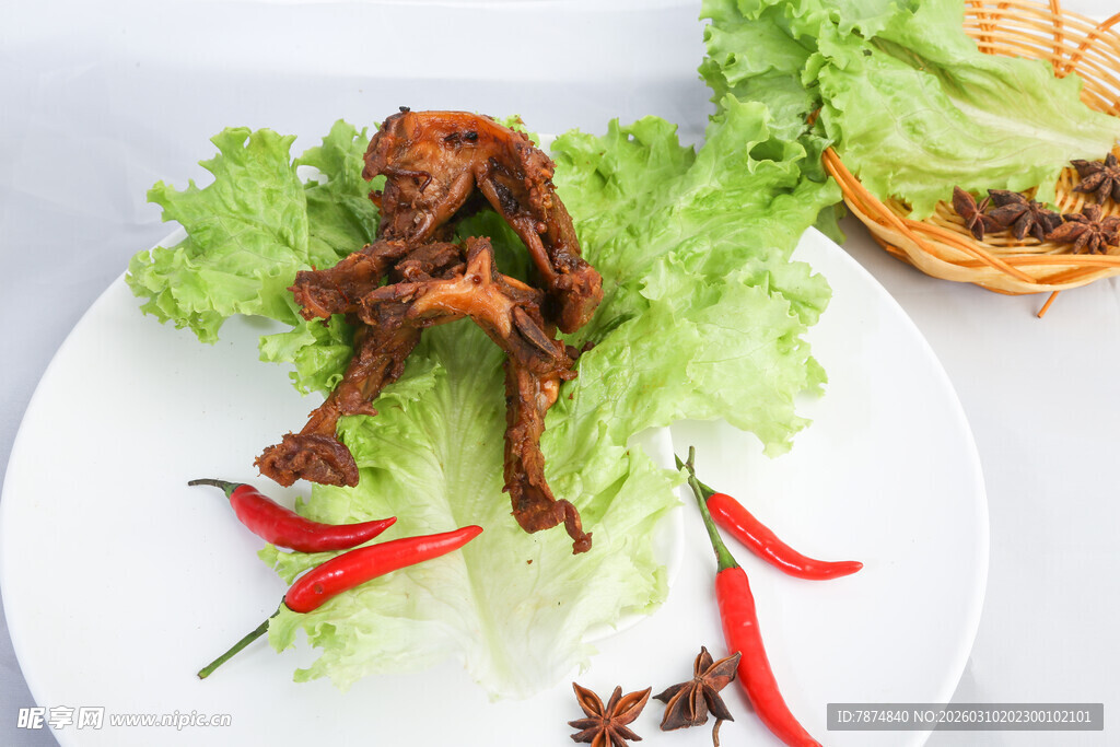 美味手撕肉搭配新鲜生菜