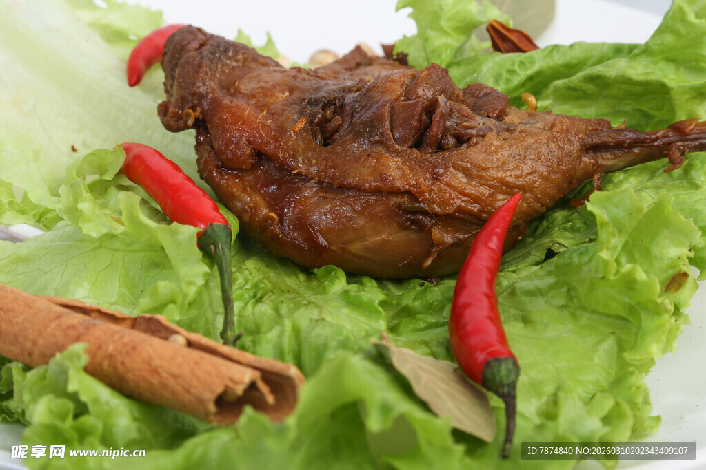 香辣卤味鸭腿配香料