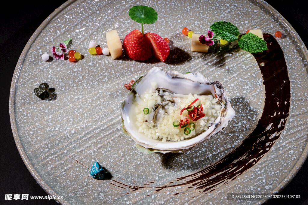 精致摆盘的创意美味料理