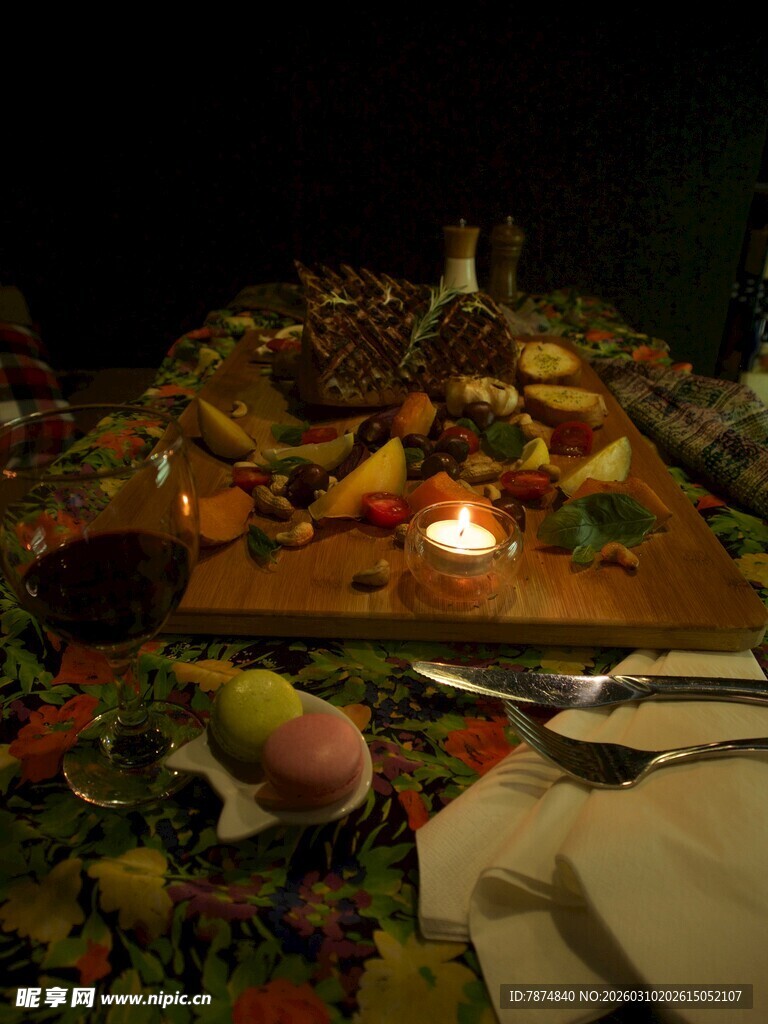 温馨烛光晚餐场景