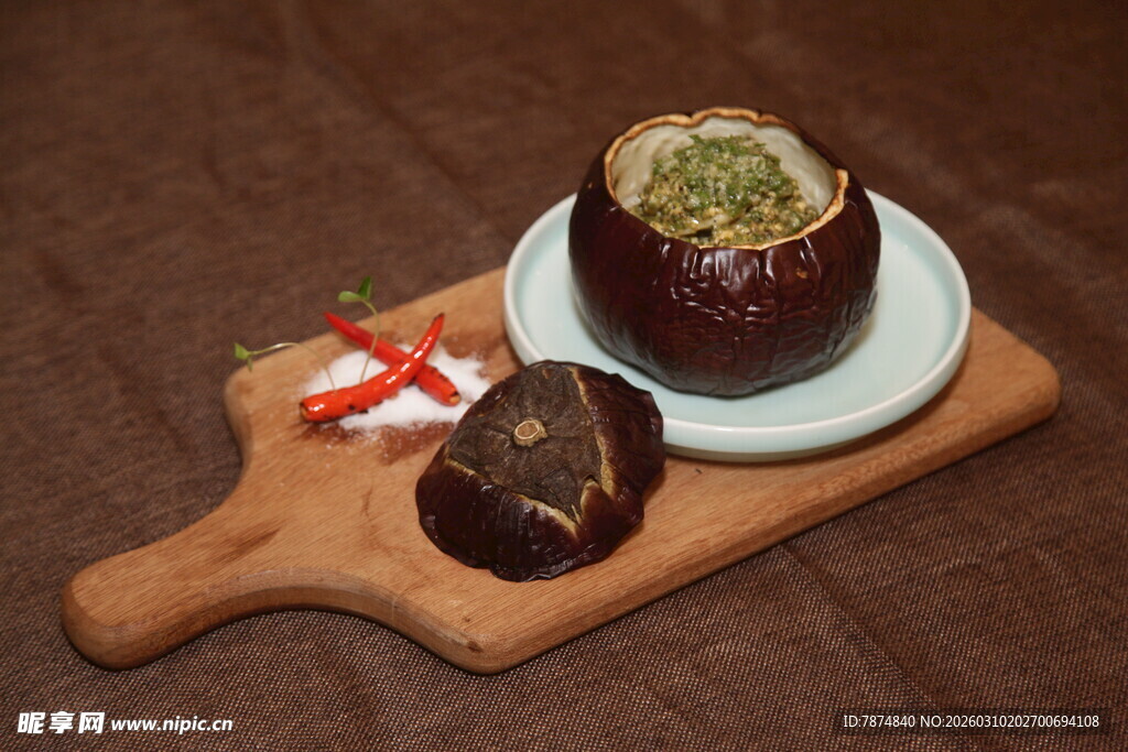 烤茄子配巧克力甜点