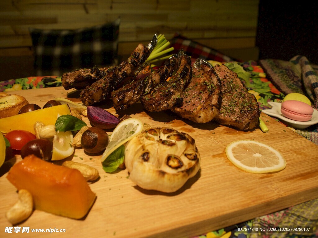 丰盛烤肉拼盘美食展示
