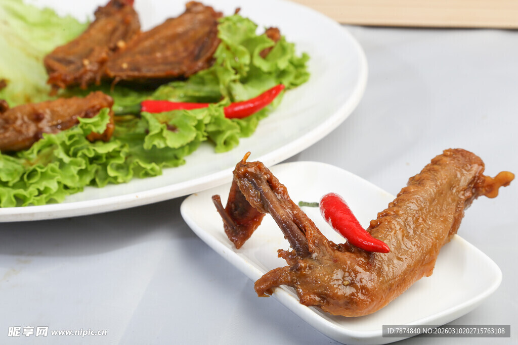 美味鸭掌摆盘诱人