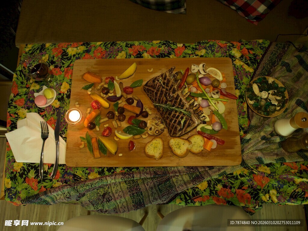 精致水果拼盘装饰精美