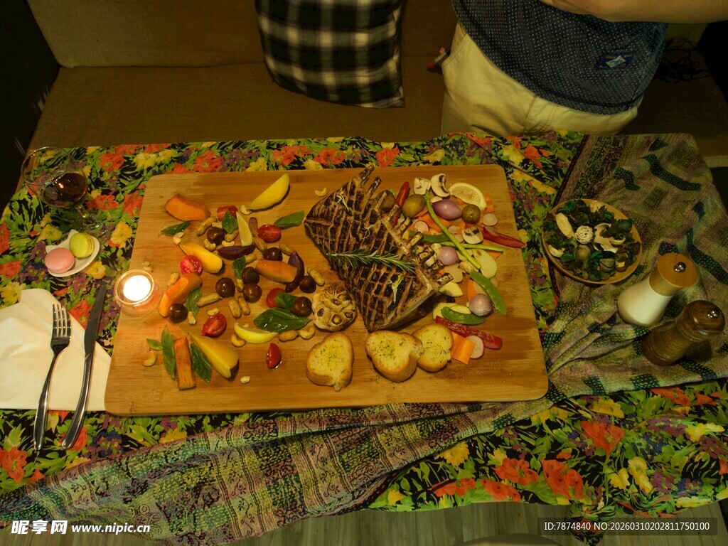 丰盛美味的自制烤肉拼盘