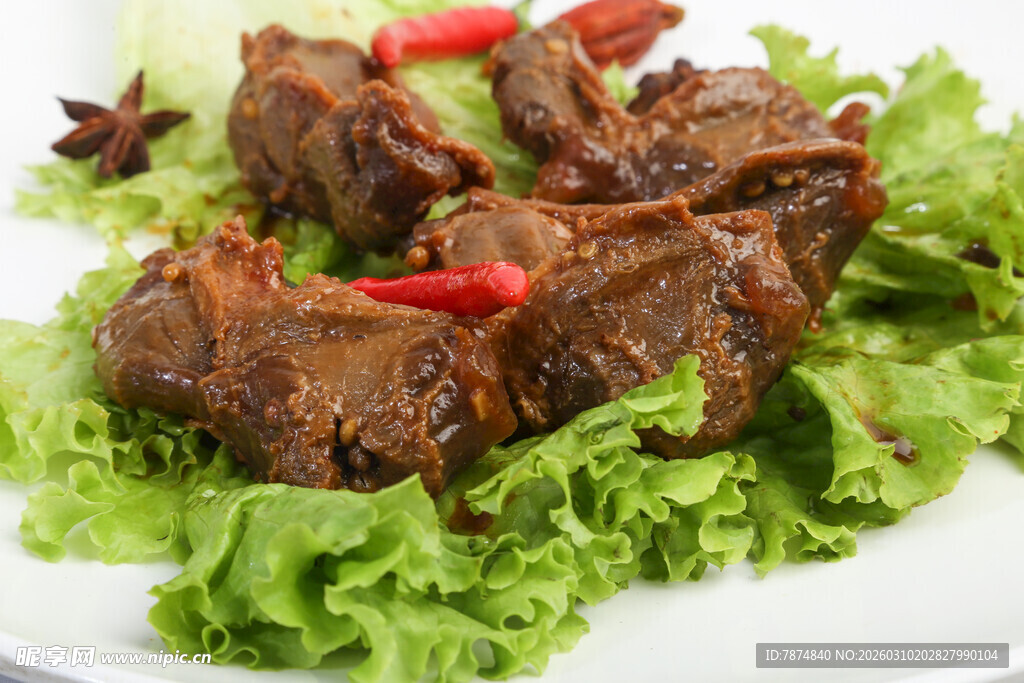 香辣卤味牛肉配生菜