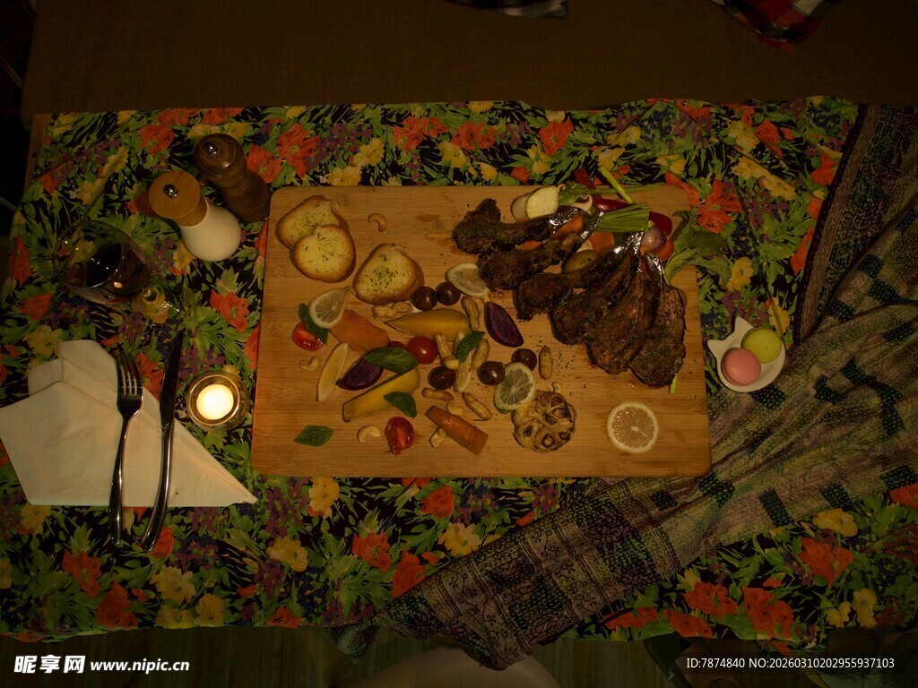 多彩地毯上的精美图案