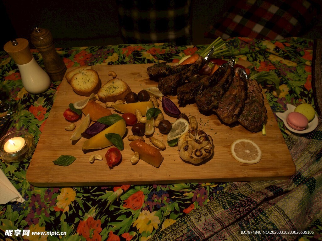 户外野餐美味食物拼盘