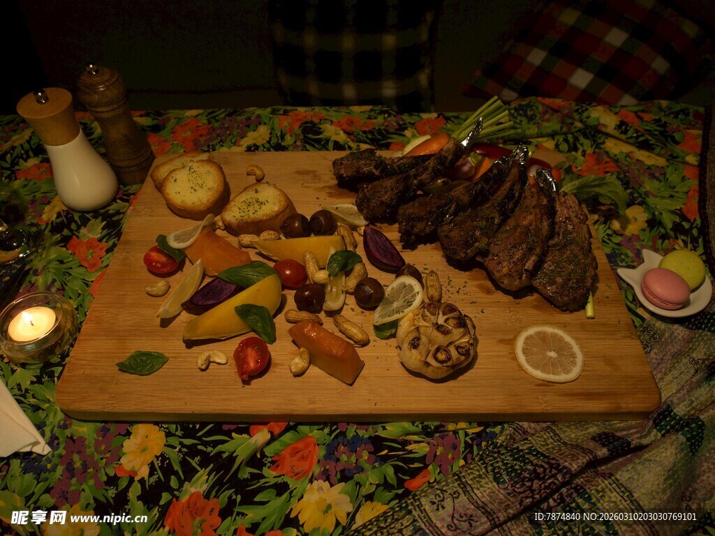 户外野餐美食丰盛场景