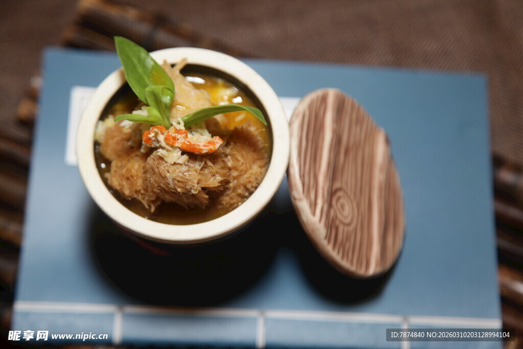 美味肉酱配精致小食