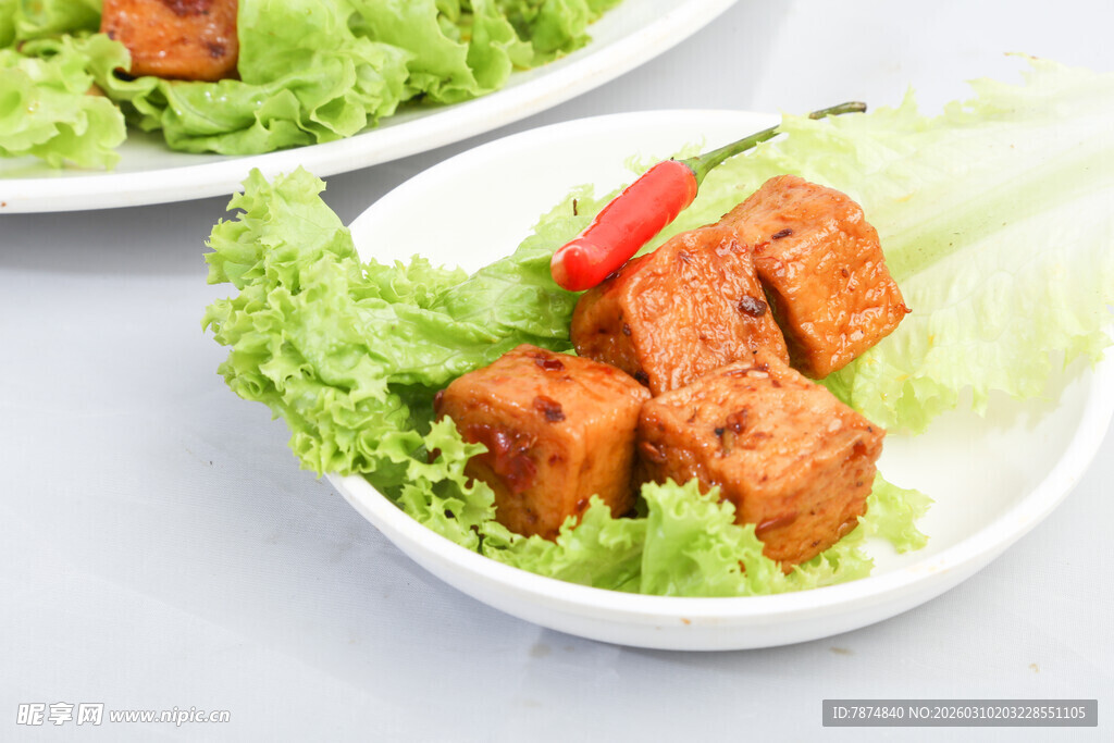 生菜配豆腐美食摆盘