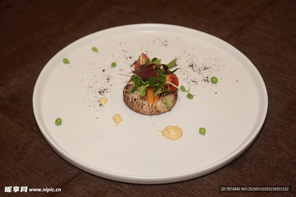 精致摆盘的创意美食