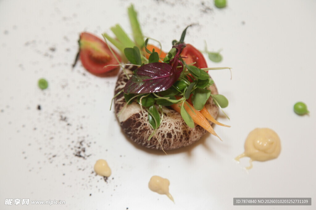 精致创意摆盘的美味菜肴