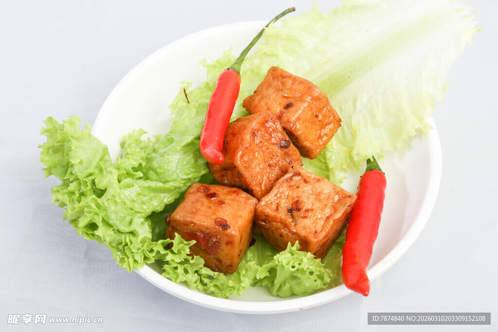 生菜配香辣豆腐块