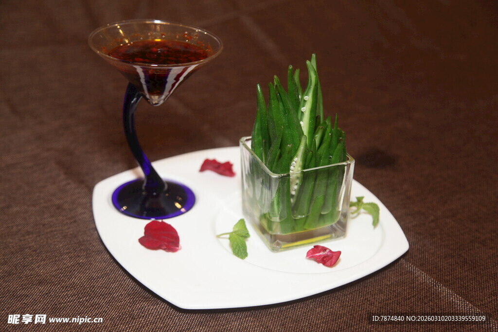 精致绿植配特色鸡尾酒