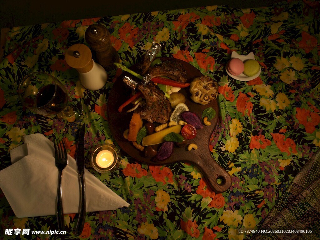 多彩室内场景中的温馨布置