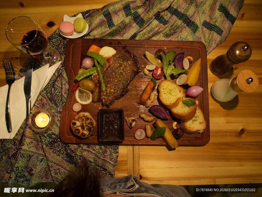 丰盛野餐美食布置场景