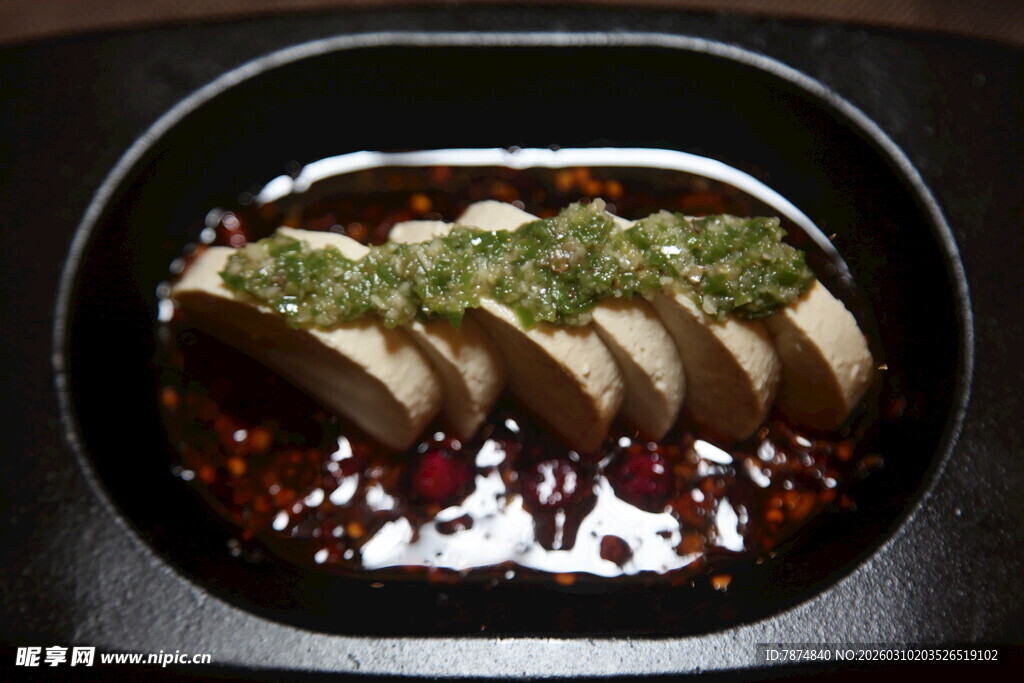 凉拌豆腐配香辣调料