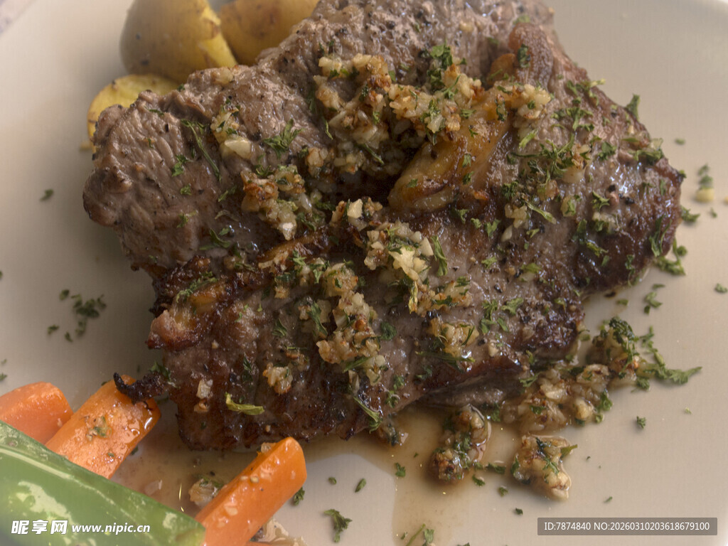 美味牛排配蔬菜