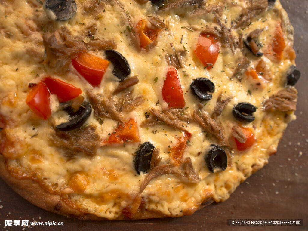 美味鸡肉蔬菜披萨