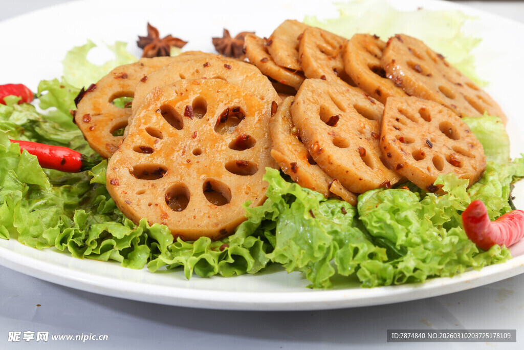 凉拌莲藕配时蔬