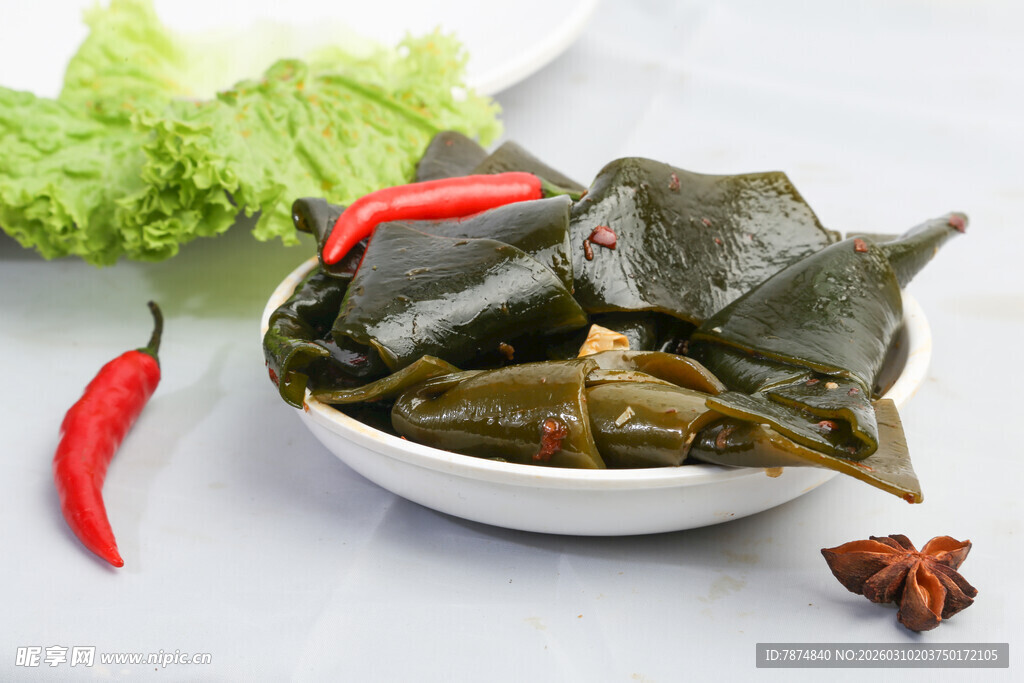 碗装海带与配菜
