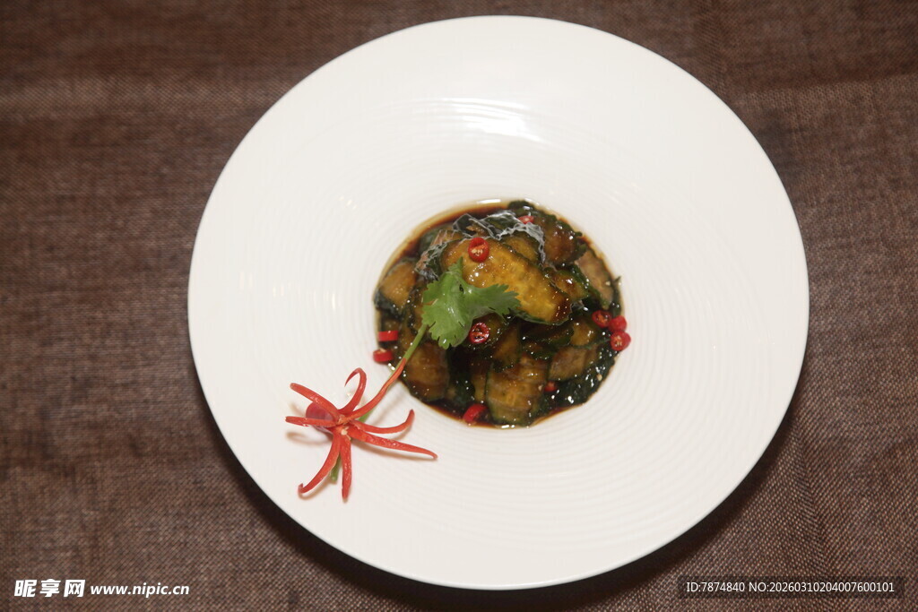 精致摆盘的美味蔬菜料理