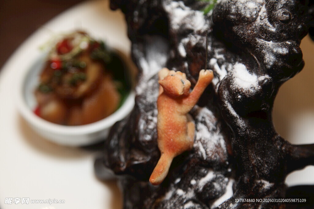 小熊造型美食摆件