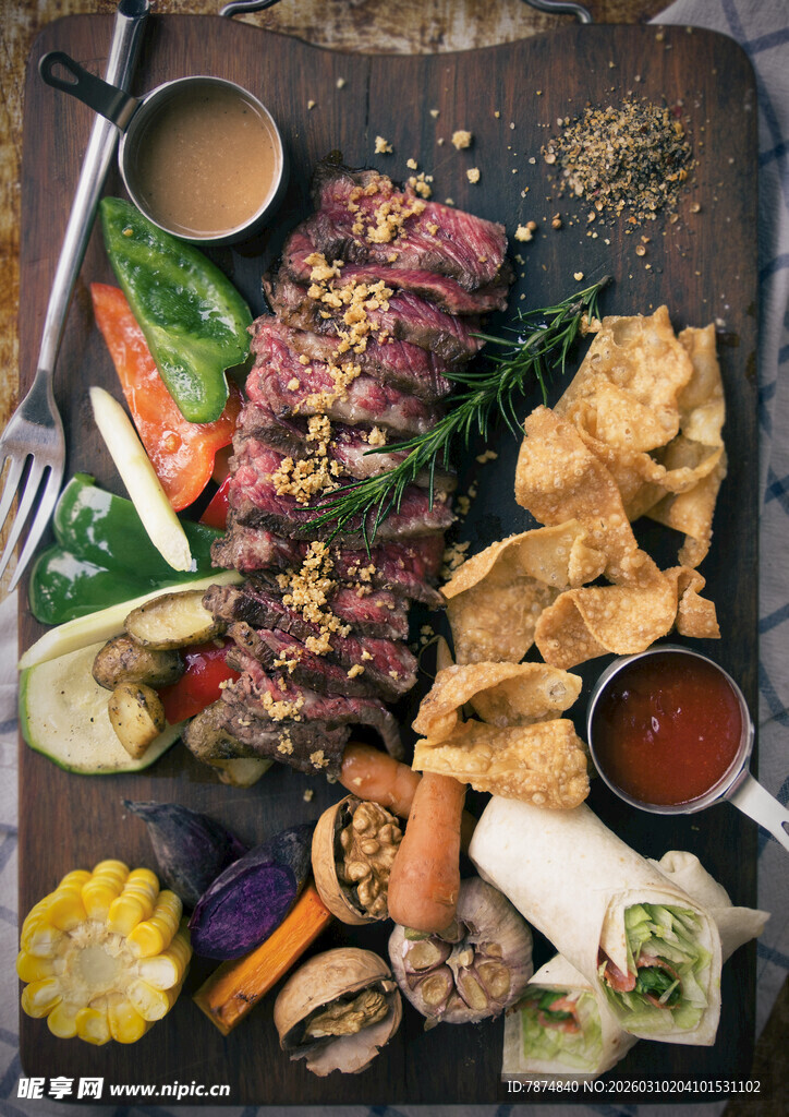 丰盛烤肉拼盘美食盛宴