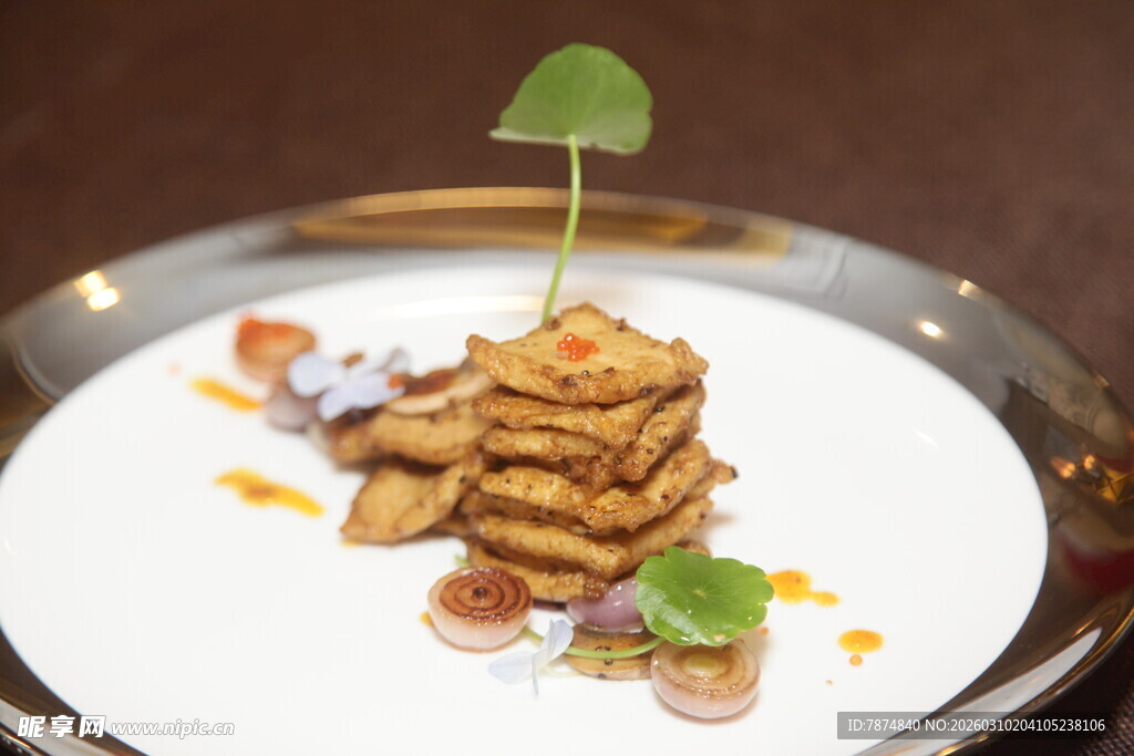 精致叠层美食摆盘艺术