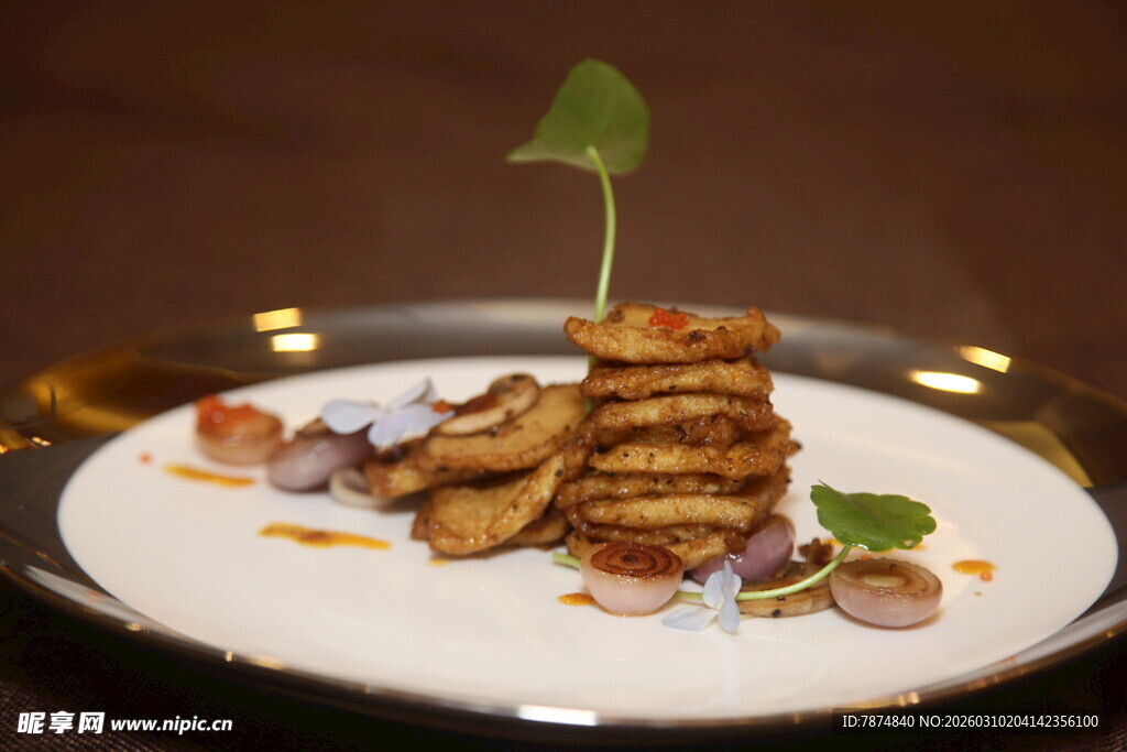 精致多层美食摆盘