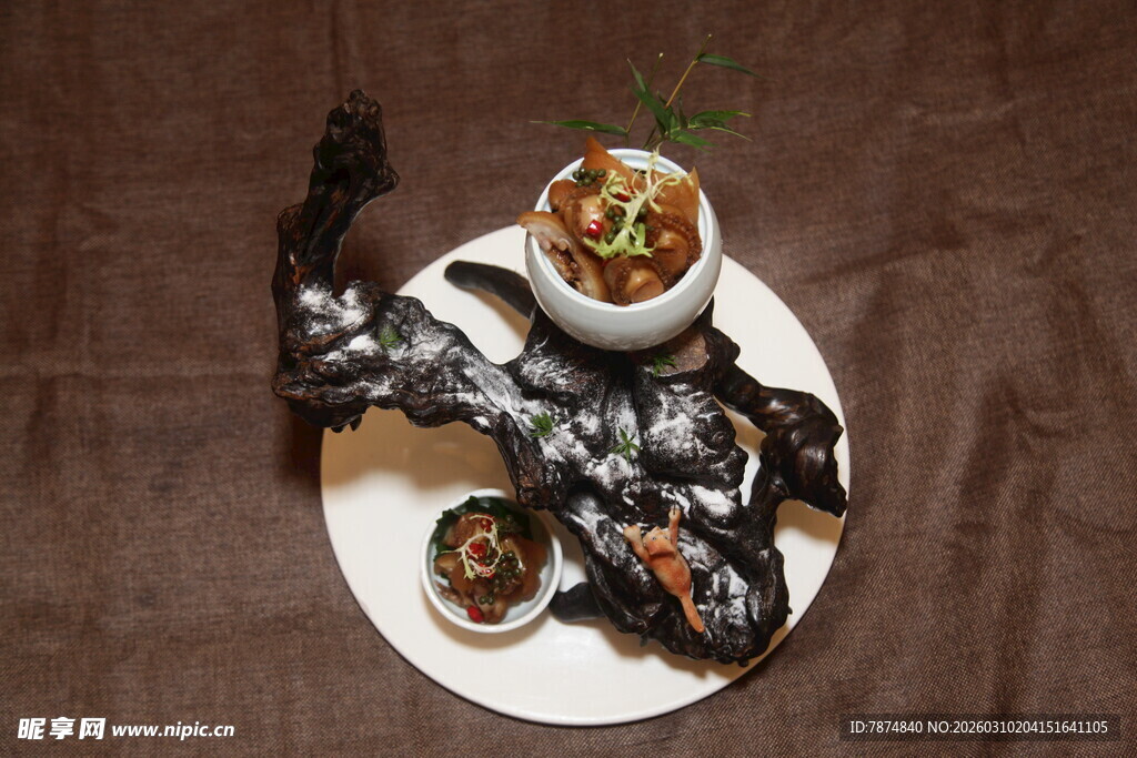 创意摆盘的精致特色菜肴