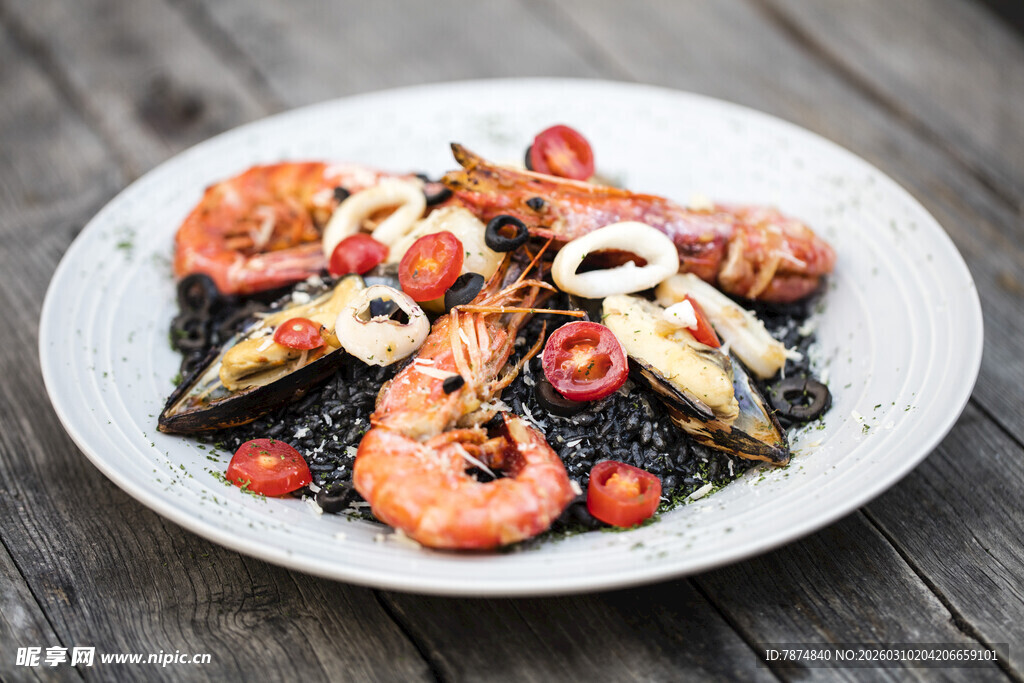 海鲜番茄意面摆盘精美