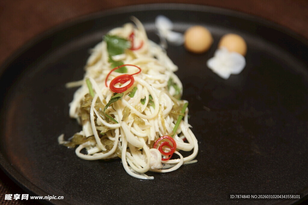 美味凉拌面 清新又爽口