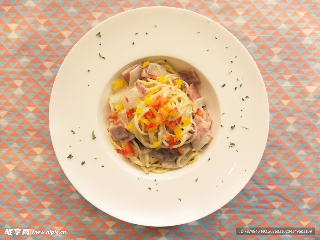 美味意面配丰富馅料