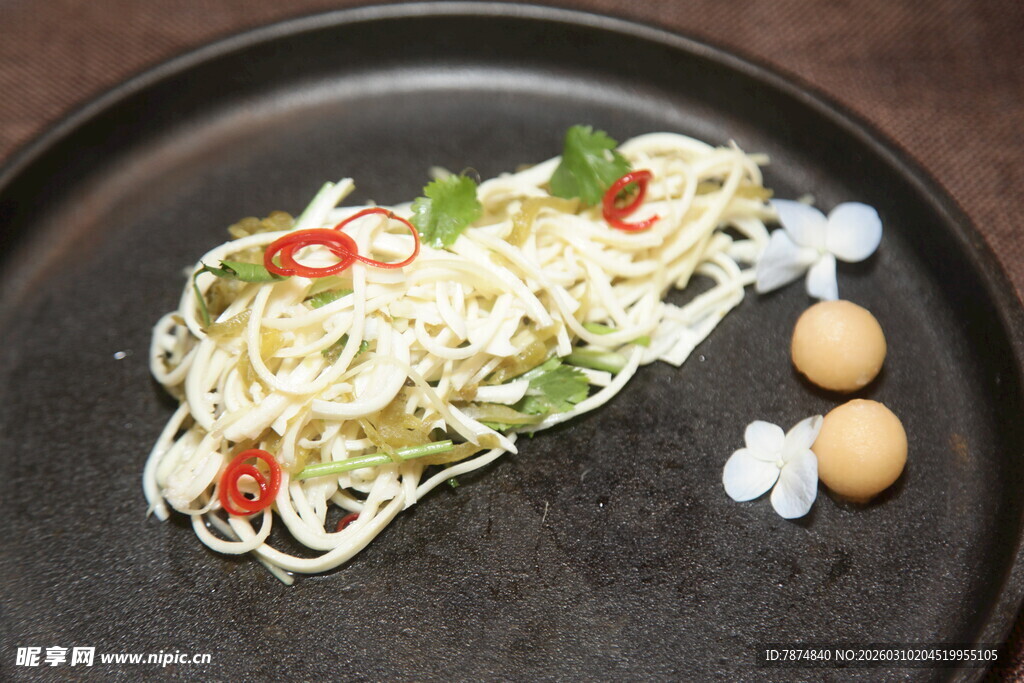 美味凉拌面 清新好滋味